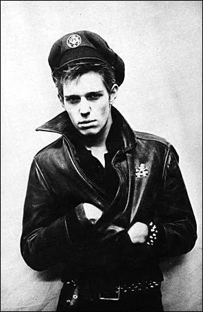 Qui est le bassiste des Clash?