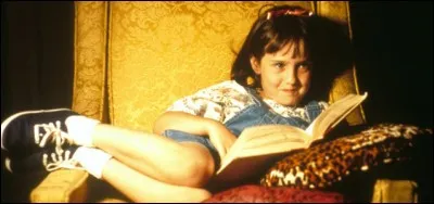 À quel âge Matilda a-t-elle commencé à aller à la bibliothèque ?