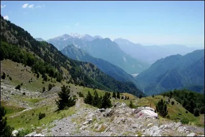 L'Albanie est une :