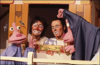 Quel poète a participé à la réalisation des films : Drôle de drame, les Enfants du Paradis et les Visiteurs du soir ?