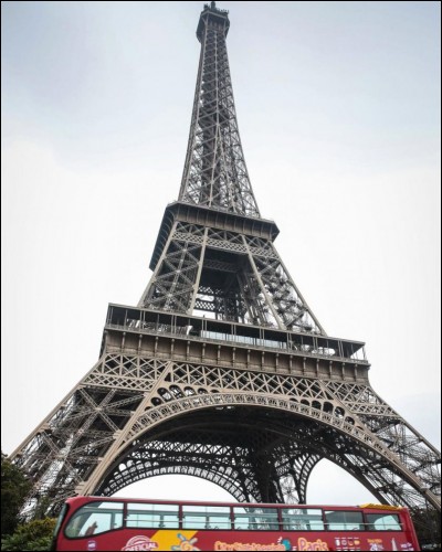 Dans quelle ville de France voit-on la tour Eiffel ?