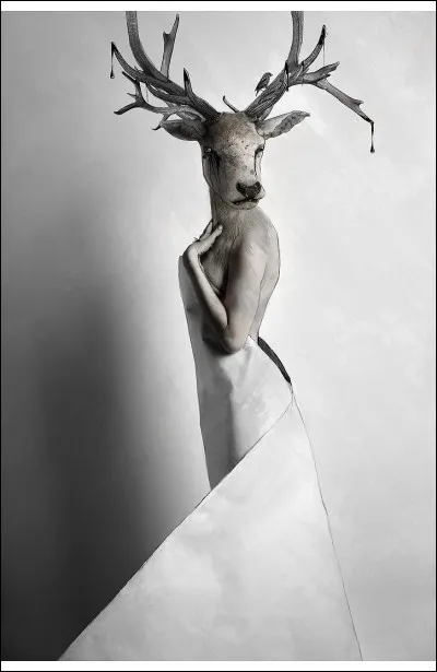 Quelle pléiade sera métamorphosée en biche pour échapper aux assiduités de Zeus ?