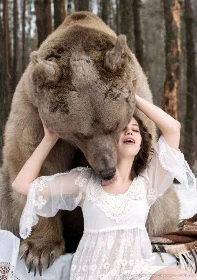 Nymphe enceinte de Zeus, dans sa colère la déesse Artémis la métamorphosa en ourse. Qui est-elle ?