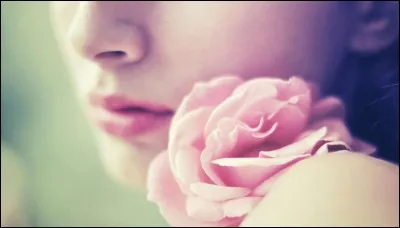 "...Le temps du bonheur / à l'ombre d'une fille en fleur...". De quelle chanson de Dave sont extraites ces paroles ?