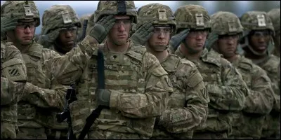 Partie 2 - Politique. Le président de la République algérienne est également chef des armées. Quel autre rôle a-t-il également ?