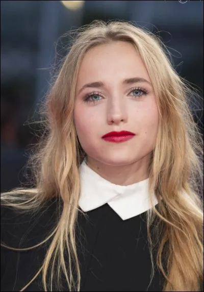 Fille de deux acteurs français notamment la célèbre "Chouchou" dans "Un gars une fille" elle débute à son tour une carrière d'actrice :