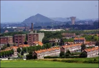 La population de la commune est relativement :