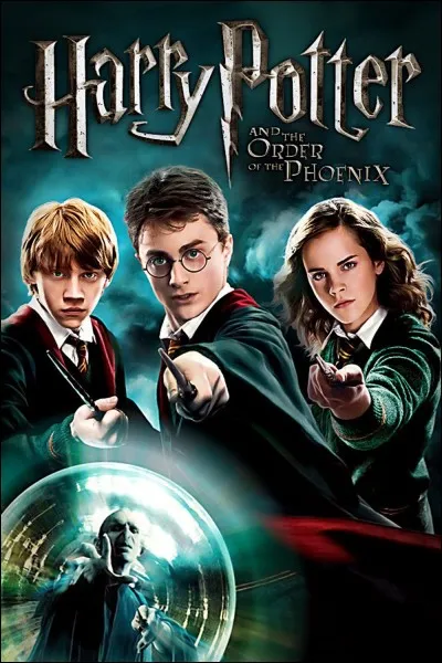 "Harry Potter et l'Ordre du phénix".
Avec ce nouveau volet de la saga, de nouvelles lois, de nouveaux professeurs... mais qui est donc le nouveau professeur de défense contre les forces du Mal ?