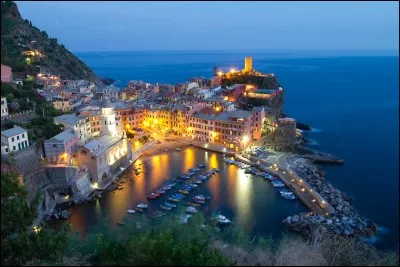 Vrai ou faux ?
La province d'Oristano permet un accès à la mer de Sardaigne, mer qui la borde par l'ouest.