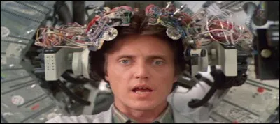 Au c�ur du plus profond des neurones avec la redoutable invention de Lillian et Mike, qui int&eacute;resse l'arm&eacute;e. Elle se r&eacute;v&eacute;lerait utile pour des lavages de cerveaux !