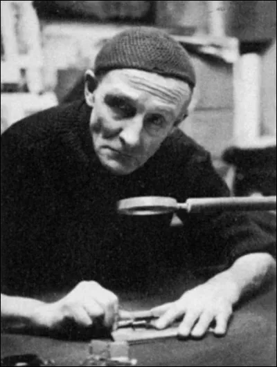 Décédé le 1er janvier 1988, il était graveur de timbres-poste, membre de l'Académie des beaux-arts :