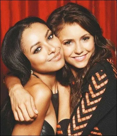 Qui sont ces deux filles dans la série ?