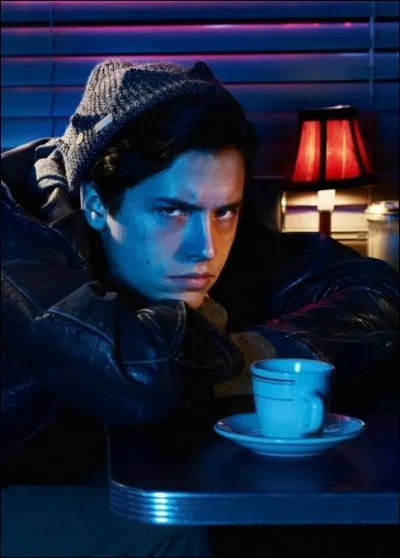 De qui Jughead Jones tombe-t-il amoureux ?