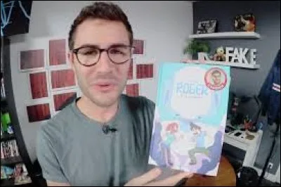 Quel est le nom de sa première bande dessinée sortie en 2015 ?