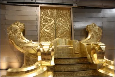 Qui est l'h&eacute;ritier du tr&ocirc;ne ?