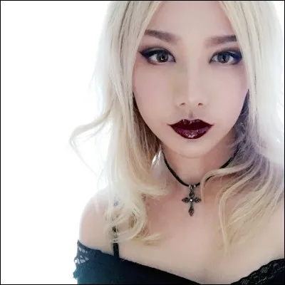 Dans quel pays va souvent Shiu Li ?