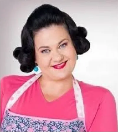 Comment s'appelle la femme de ménage dans la maison du personnage principal ?