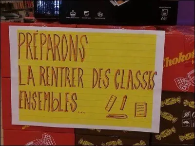 C'est ce que des enfants ont pu lire dans un magasin qui faisait de la promotion pour les fournitures scolaires.
Combien y a-t-il de fautes ?