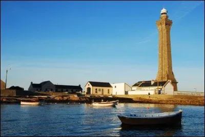 Où se situe le phare d'Eckmühl ?