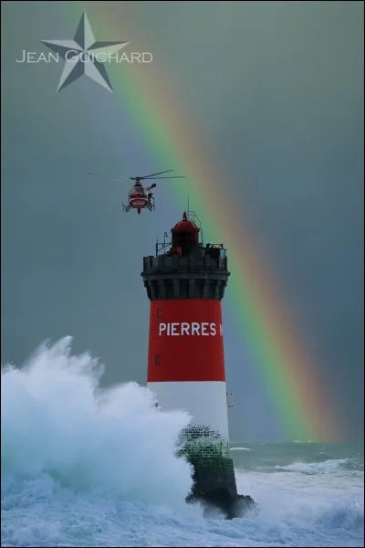 Quand a été construit le phare des Pierres Noires ?
