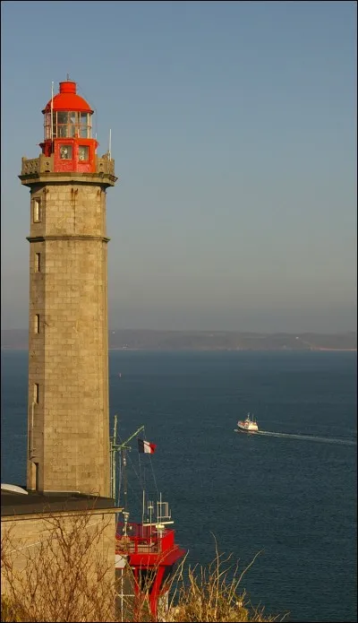 Le phare du Portzic est-il une zone militaire ?