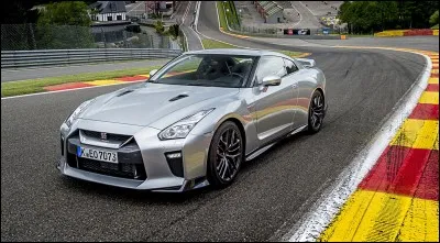 Quelle est la marque de cette voiture ?