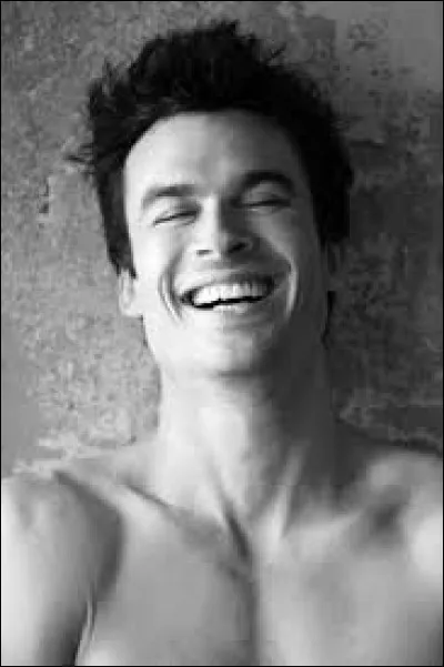 Pourquoi son père le brûle-t-il avec un cigare ?