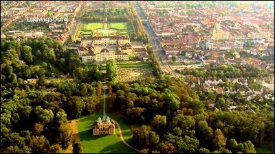 Montbéliard est jumelée avec la ville allemande Ludwigsburg, ce fut le premier jumelage franco-allemand.