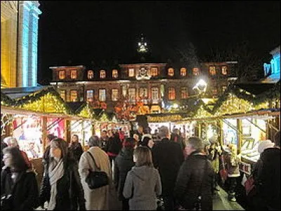 Le Marché de Noël de Montbéliard est considéré comme l'un des plus beaux marchés de Noël de France avec celui de Strasbourg et Colmar notamment.
