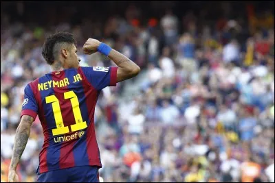 Quel est le montant du transfert de Neymar lorsqu'il partit de Santos pour rejoindre le FC Barcelone, en 2013 ?