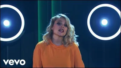 Ambre aussi la chante au premier open (saison 2) :