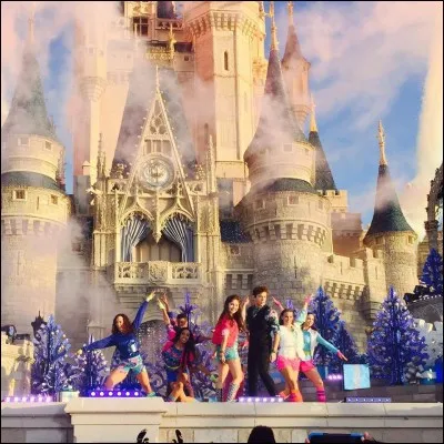 Quelle est la chanson où Matteo embrasse Luna pour la première fois ?