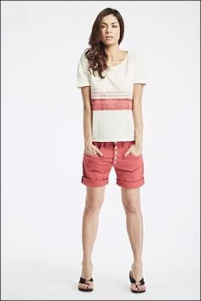 La canicule _____ ! À nous les shorts, les t-shirt et les tongs !