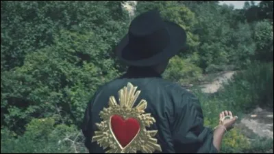 Même question pour le deuxième couplet : 
"Le monde a le cur divisé
(...) n'a aucun effet
Toutes ses flèches ont échoué"