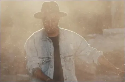 Combien de fois Soprano dit-il le mot "cur" lors du pré-refrain ?