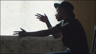 Complétez les paroles du refrain : 
"Si tu nous entends viens nous le réparer
Le cur du monde va mal, monsieur le curdonnier
On a le cur déchiré, on a le cur déchiré
On a (...)
Où est-il le curdonnier ?"