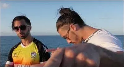 Ont-ils chacun une copine ?