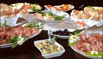 Quel est le nom de ces mets italiens servis à l'apéritif, avant le repas ?