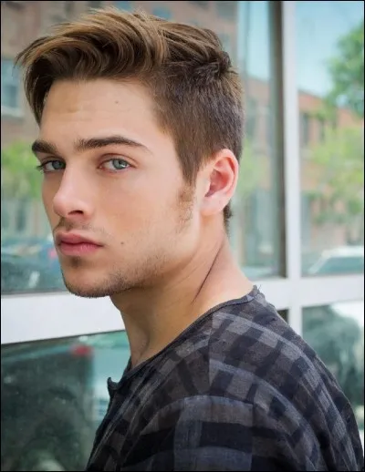 Quel acteur joue le rôle de Liam ?