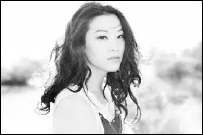 Quelle actrice joue le rôle de Kira ?