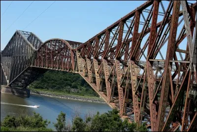 Quelle est la longueur du pont de Qu&eacute;bec ?