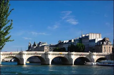 Sous le r&egrave;gne de quel roi de France d&eacute;bute la construction du pont Neuf ?