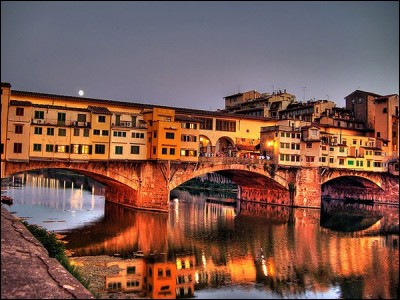En quelle année débute la reconstruction du Ponte Vecchio ?