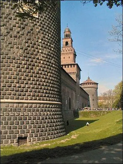 Le château des Sforza se situe à Rome.