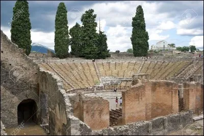 La ville de Pompéi a été détruite lors de l'éruption du Vésuve en l'an 79 apr. J.-C.