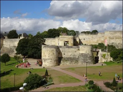La ville se trouve à 119 km de :