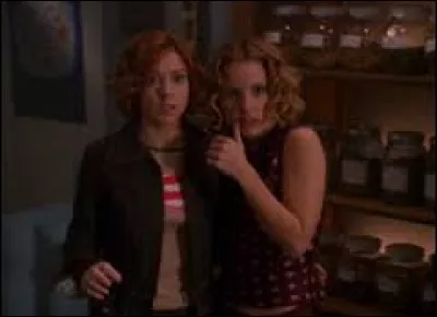 "Triangle" - Alex doit choisir qui de sa meilleure amie Willow ou de sa petite amie Anya doit mourir. Que choisit-il ?