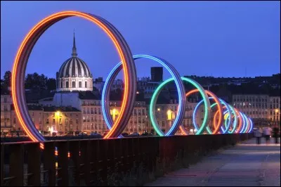 Le numéro de la plaque d'immatriculation de Nantes est le 49.