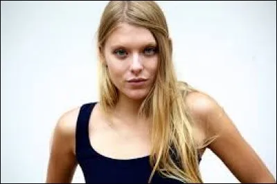 Qui est la petite amie d'Adam à partir de la saison 3 ?