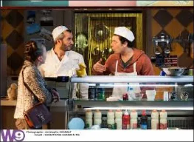 À partir de la saison 3, où travaille Adam ?